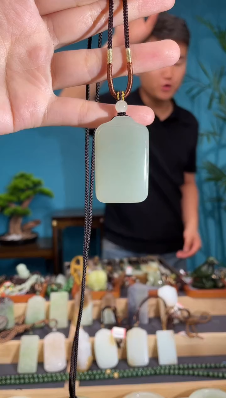 和田玉未镶嵌颈饰1