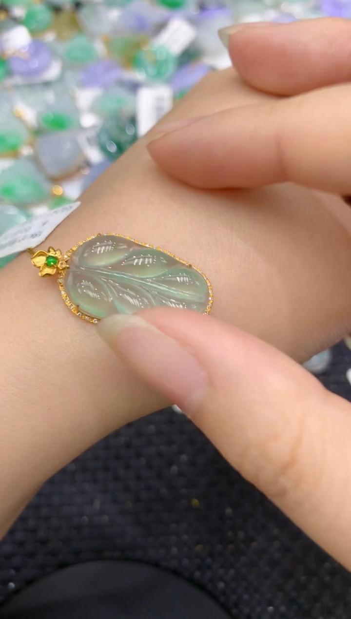 【闪购商品】翡翠颈饰18K金镶嵌8888888888