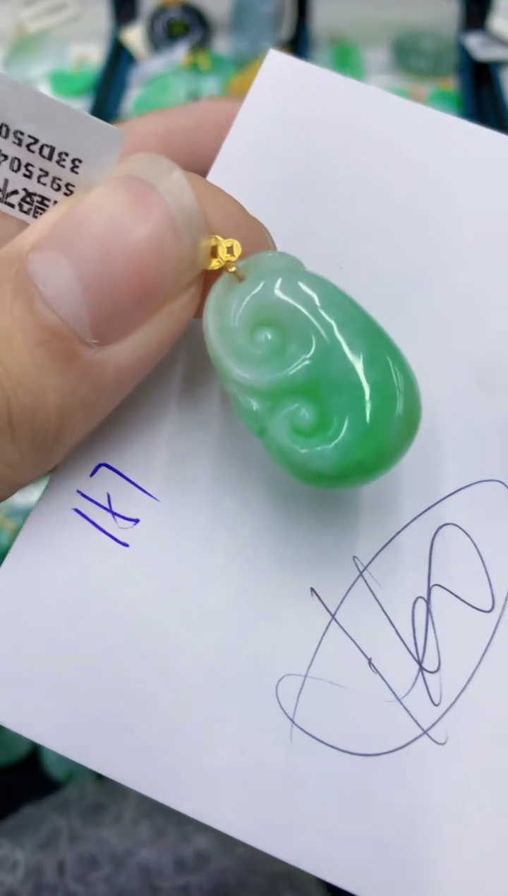 翡翠18K金镶嵌颈饰1111111111