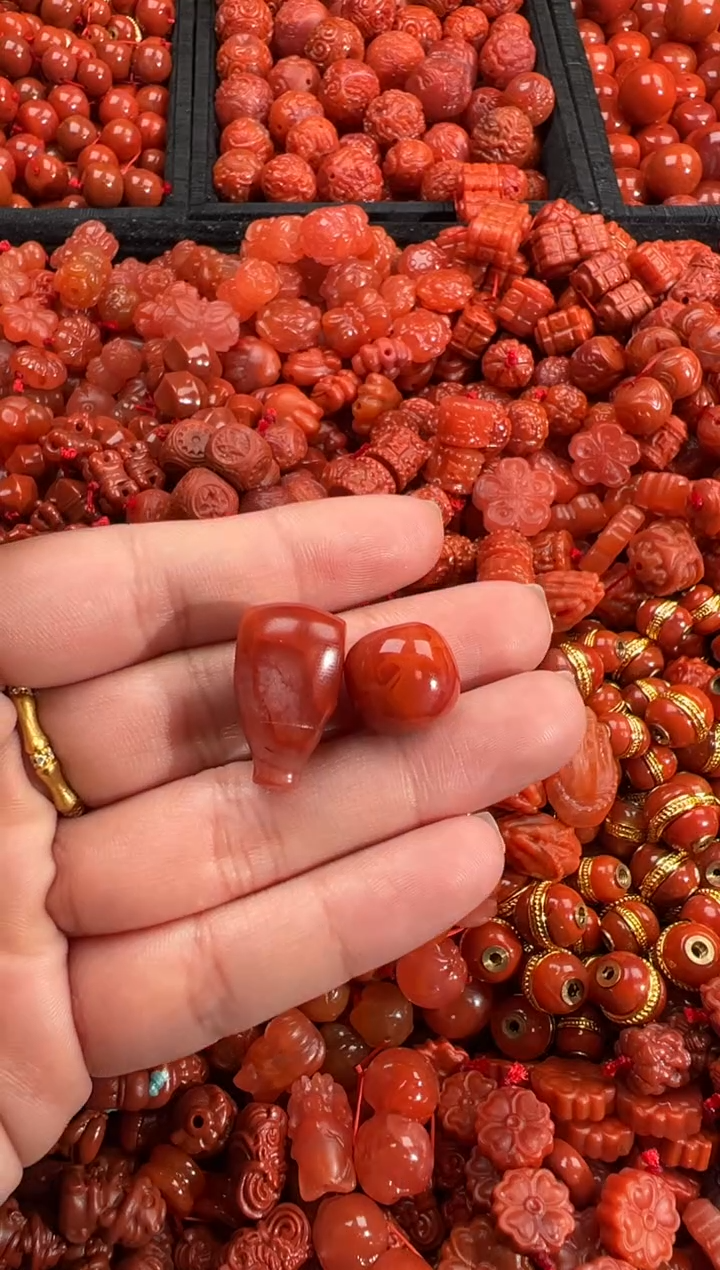 南红玛瑙未镶嵌颈饰1