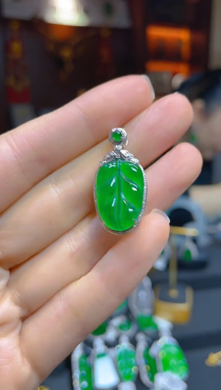 【闪购商品】翡翠耳饰18K金镶嵌118151天然A货翡翠叶子吊坠