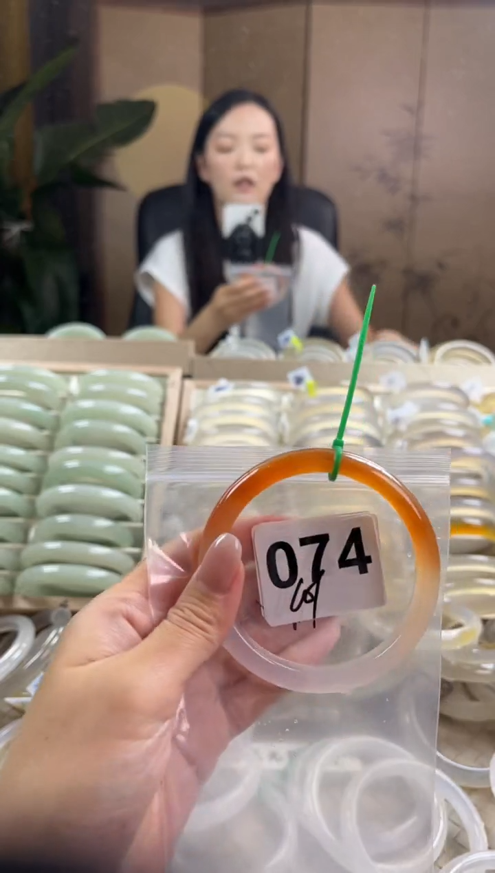手镯玛瑙/玉髓未镶嵌074