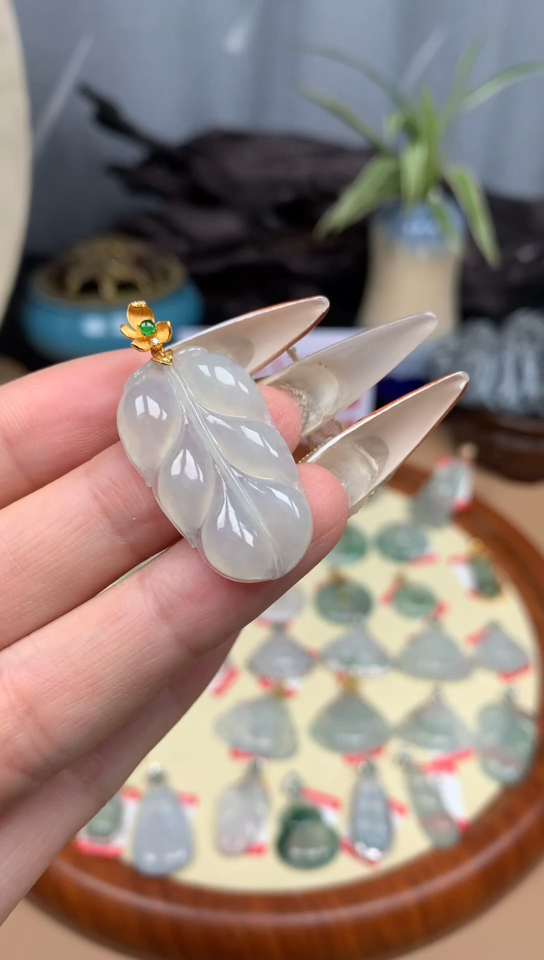 翡翠18K金镶嵌颈饰叶子