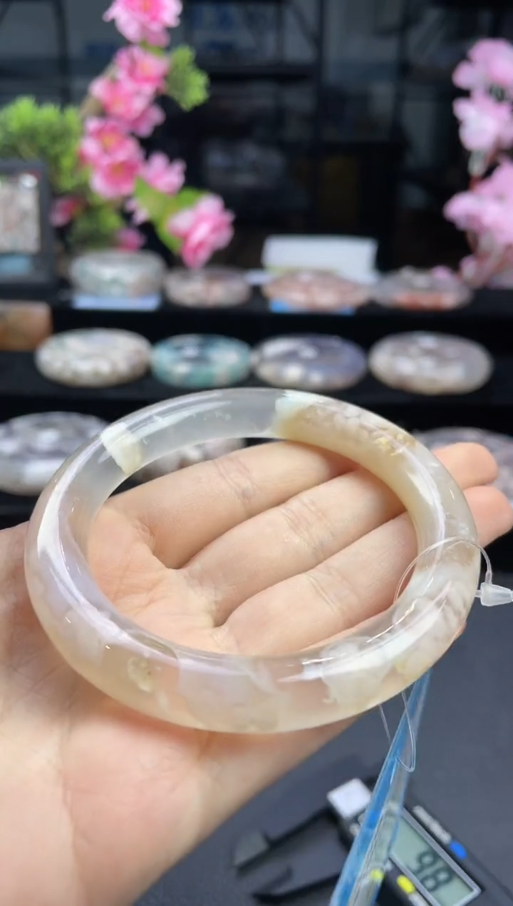 【闪购商品】石英质玉手镯未镶嵌56/135