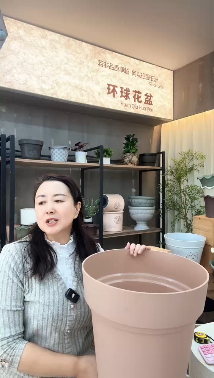  8寸2个红陶+3个素陶色，12寸2个红陶色+3个米色，紫苏方盆都带托