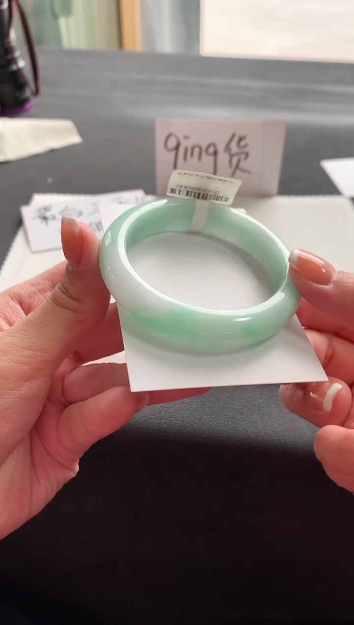 【闪购商品】翡翠手镯未镶嵌52正圈A5180买断