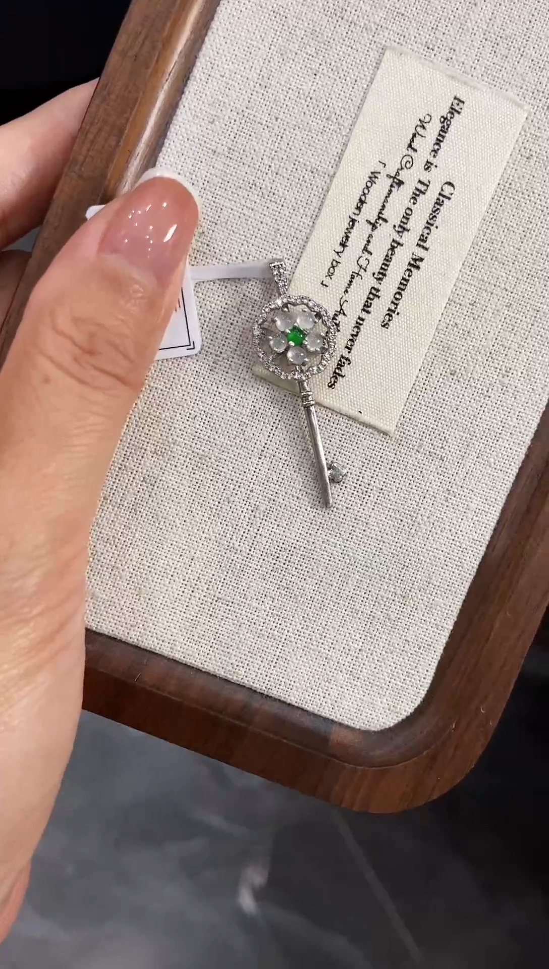 翡翠挂件银S925镶嵌吊坠