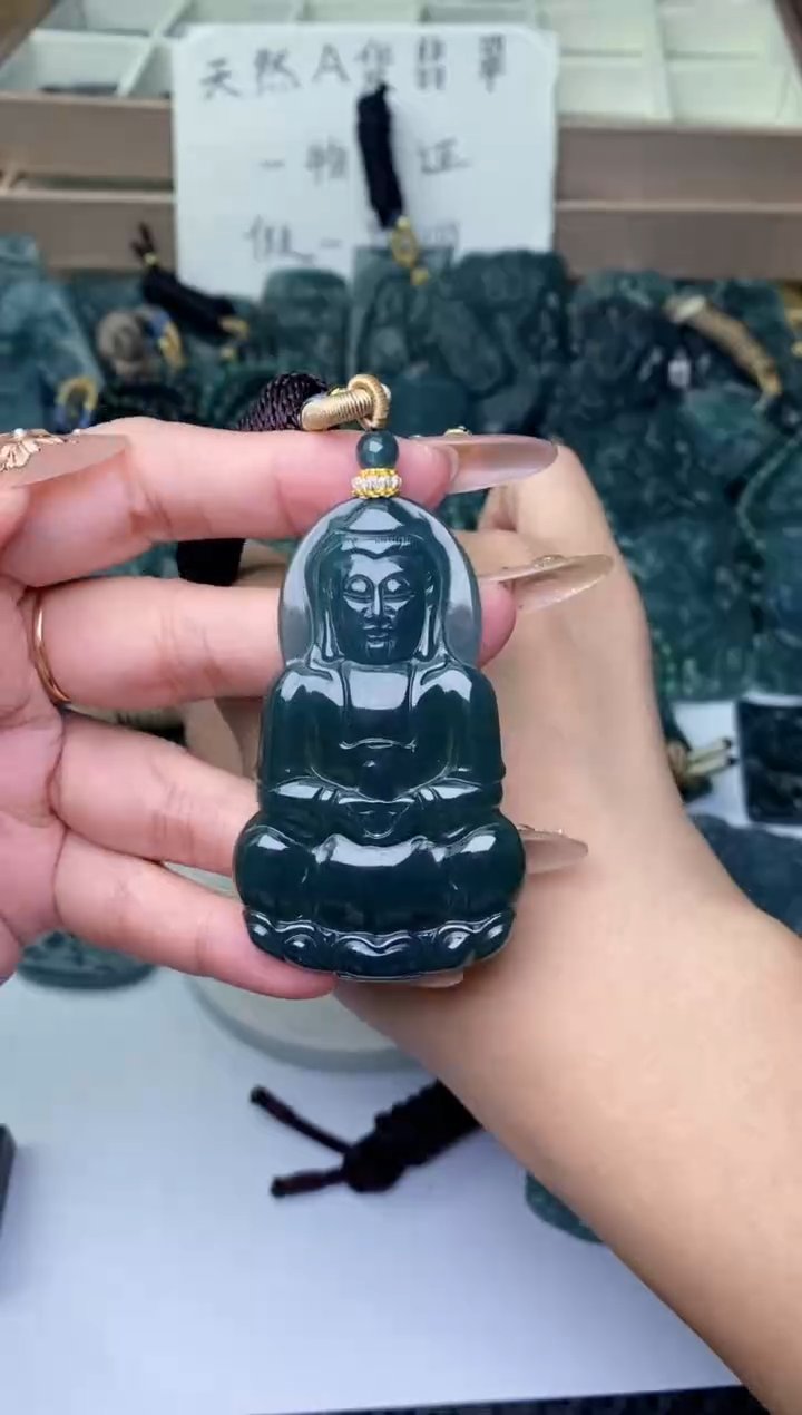 颈饰未镶嵌翡翠 