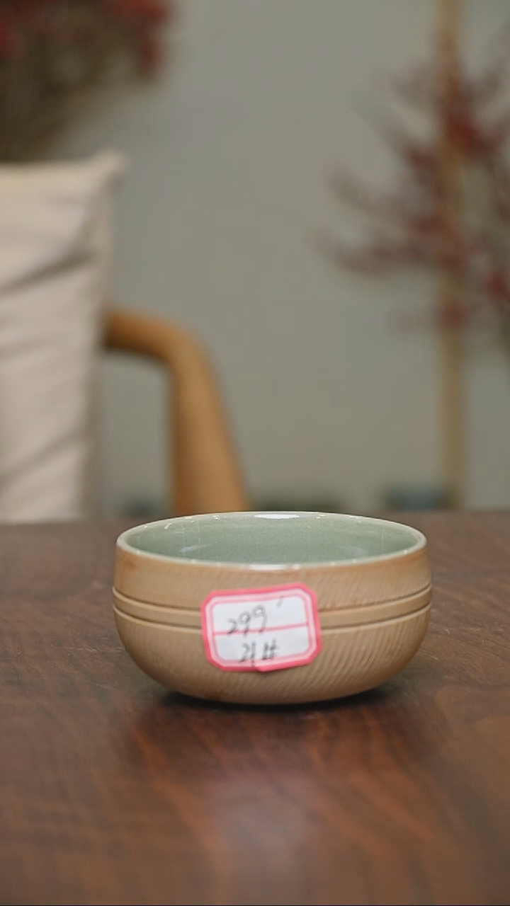 【闪购商品】其他21#手拉圆钵杯 微微瑕荷叶青釉朱法喜款