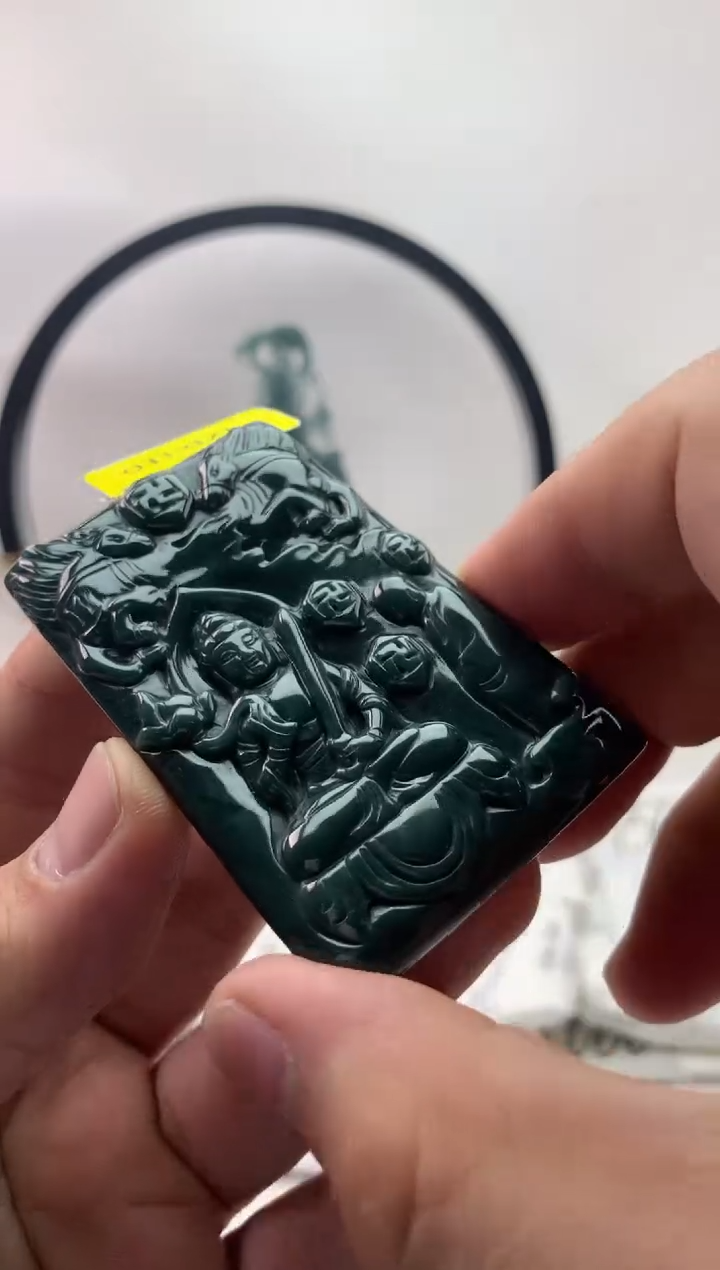 翡翠未镶嵌颈饰虚空藏