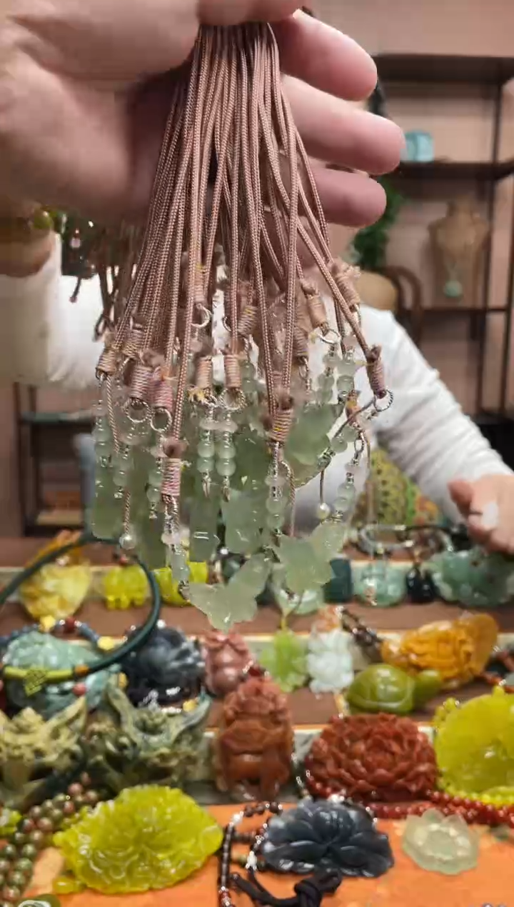 未镶嵌岫玉吊坠多样性发货发其中之一