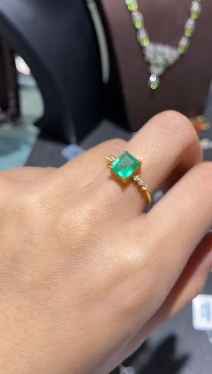 银S925镶嵌戒指祖母绿戒指