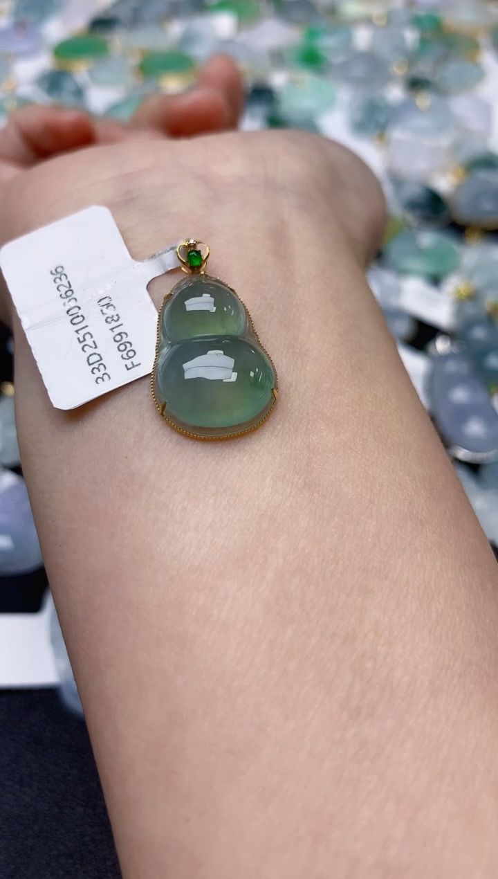 颈饰18K金镶嵌翡翠天然缅甸A货翡翠