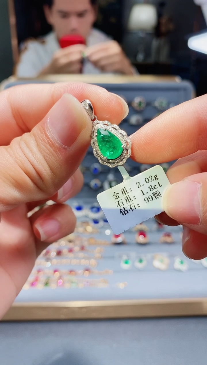 【闪购商品】祖母绿颈饰18K金镶嵌1.8..