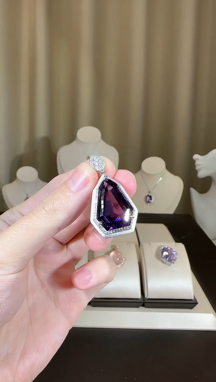 【闪购商品】紫晶颈饰银S925镶嵌36*23mm