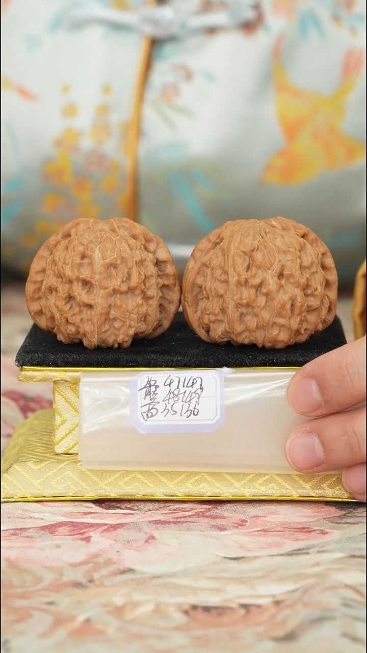 【闪购商品】文玩核桃把件白狮子