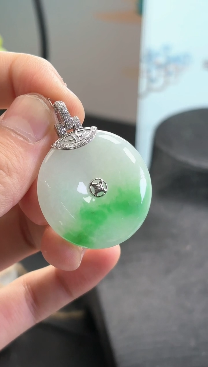 【闪购商品】翡翠颈饰18K金镶嵌平安扣