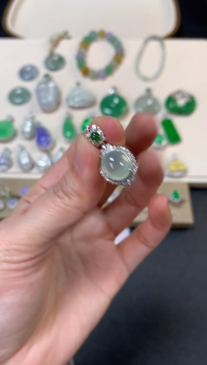 【闪购商品】翡翠吊坠(不含链)18K金镶嵌蛋面吊坠6800