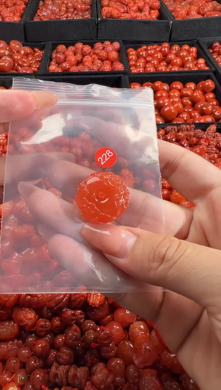 南红玛瑙未镶嵌颈饰1