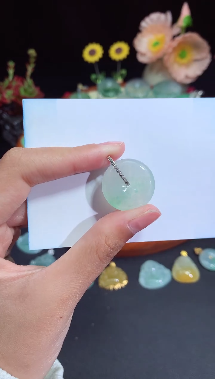 【闪购商品】翡翠颈饰未镶嵌平安扣