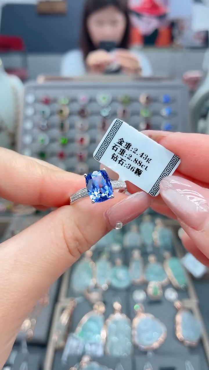 18K金镶嵌戒指碧玺2.88