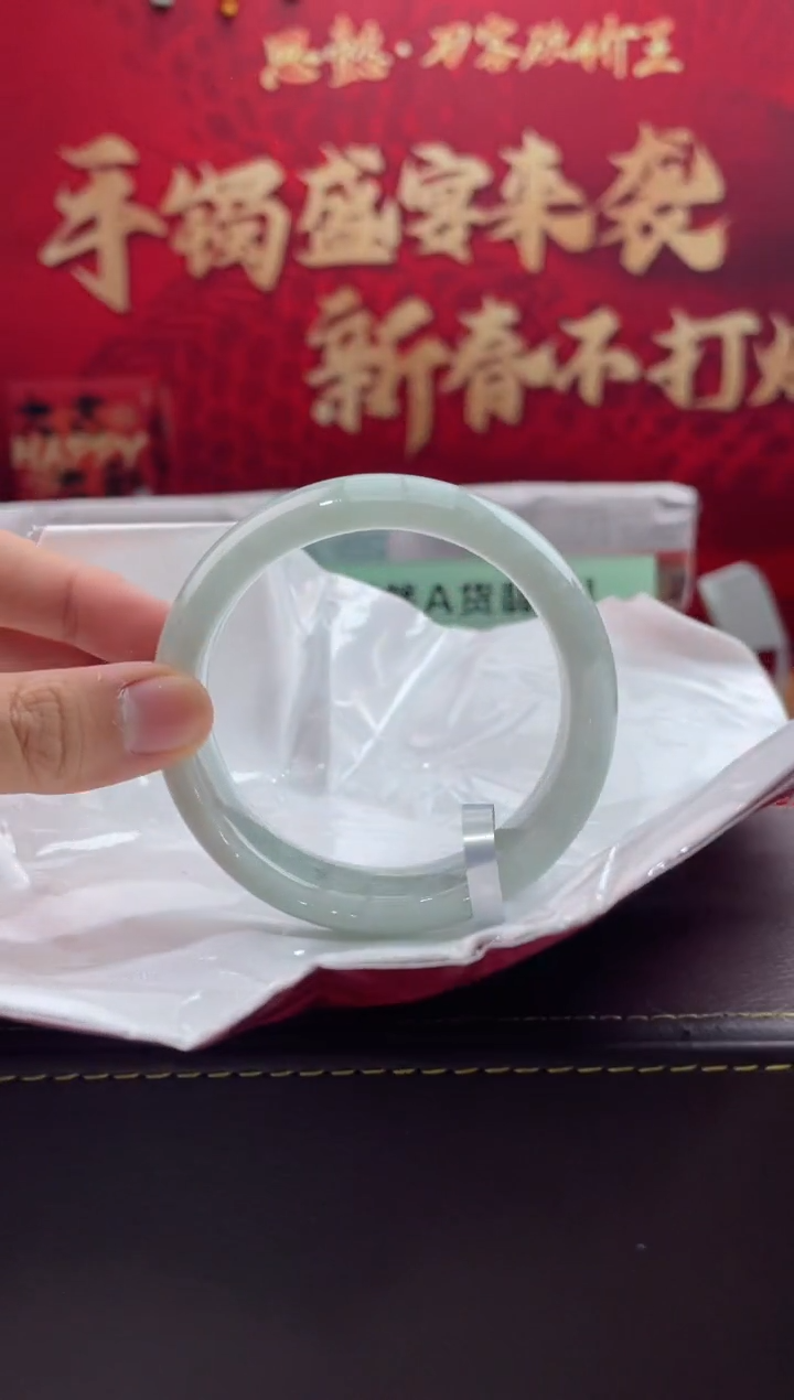 【闪购商品】翡翠手镯未镶嵌9翡翠手镯（微瑕）