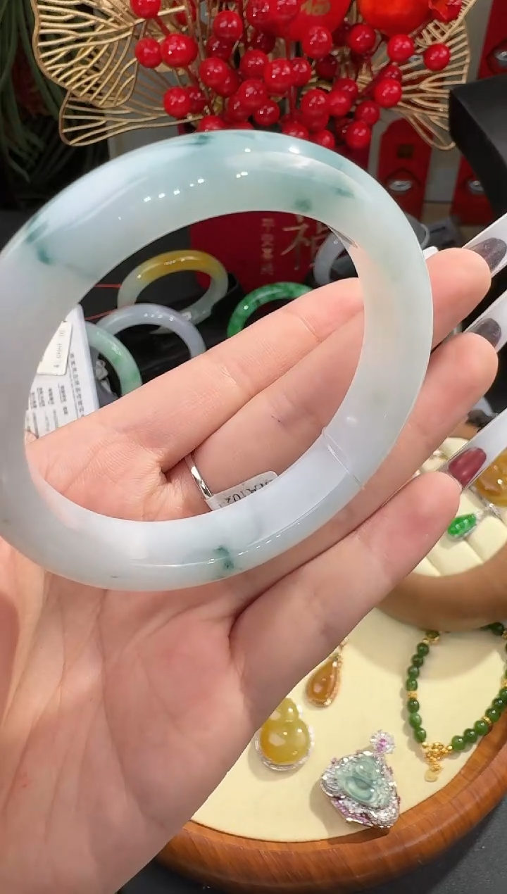 【闪购商品】翡翠手镯未镶嵌手镯