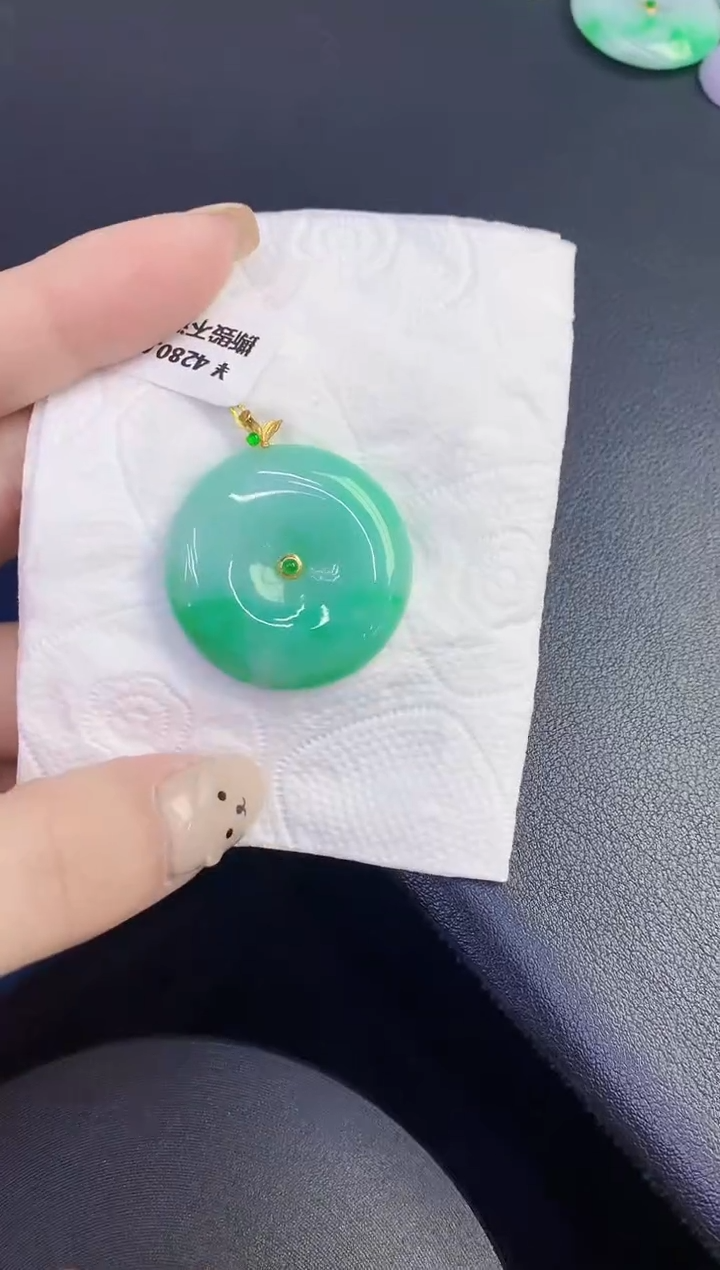 颈饰18K金镶嵌翡翠缅甸天然翡翠A货