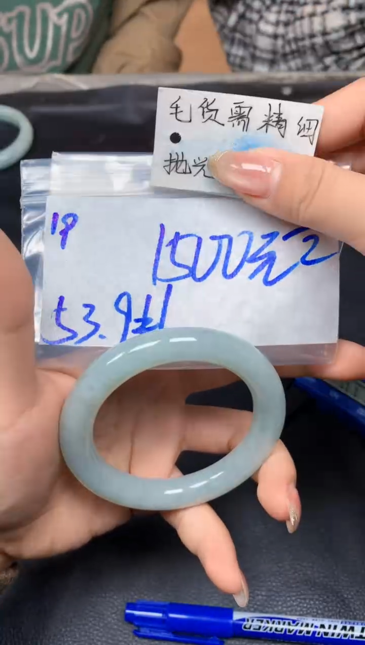 【闪购商品】定制翡翠未镶嵌19毛货需精细抛光手镯多样性拍一发一
