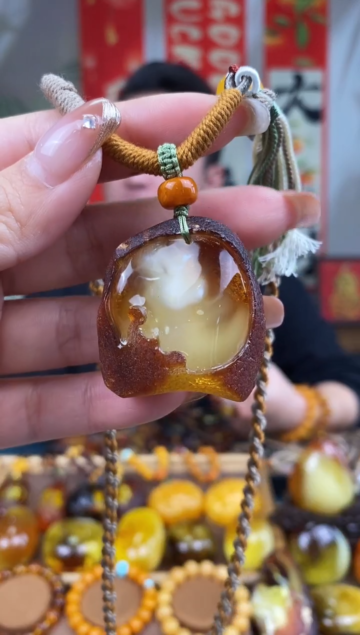 【闪购商品】琥珀裸石未镶嵌基地发货 一物一证 顺丰包邮