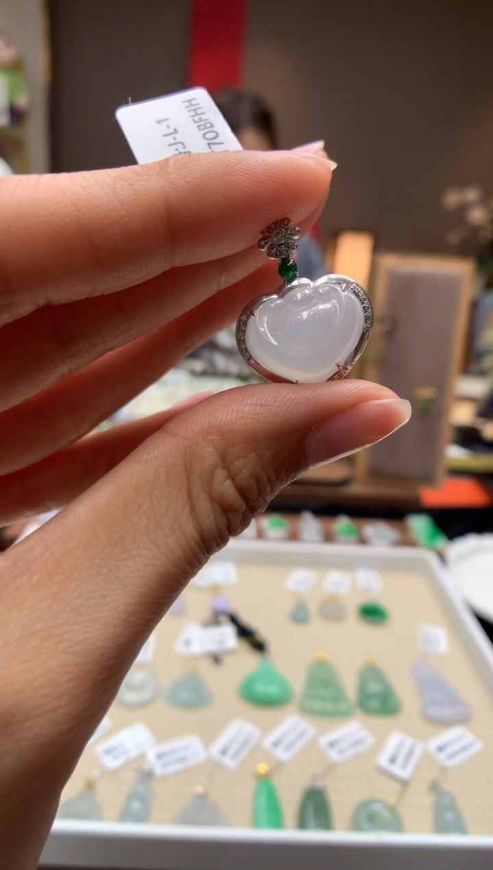 【闪购商品】翡翠颈饰18K金镶嵌如意