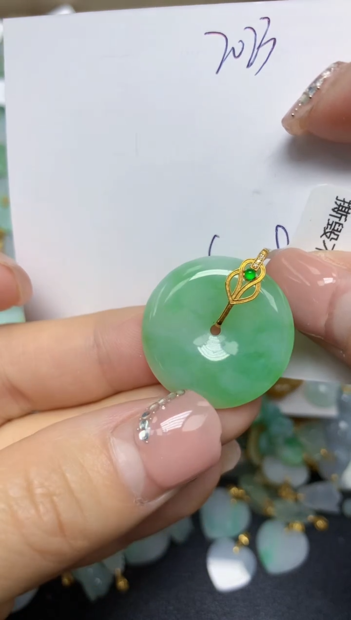 【闪购商品】翡翠挂件18K金镶嵌 天然翡翠A货