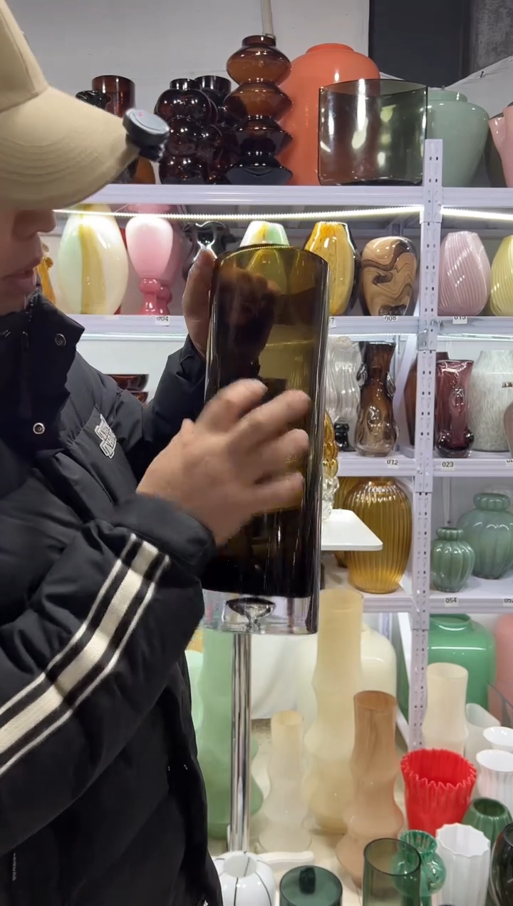 1235棕色直筒花瓶微瑕介意勿拍2个