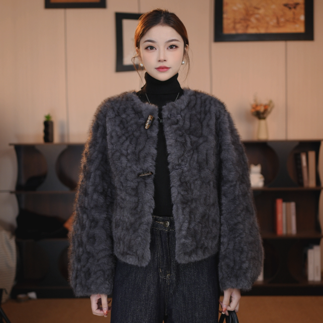 【七七】2025灰紫色女士短款毛毛外套设计师冬季气质精致百搭小香风