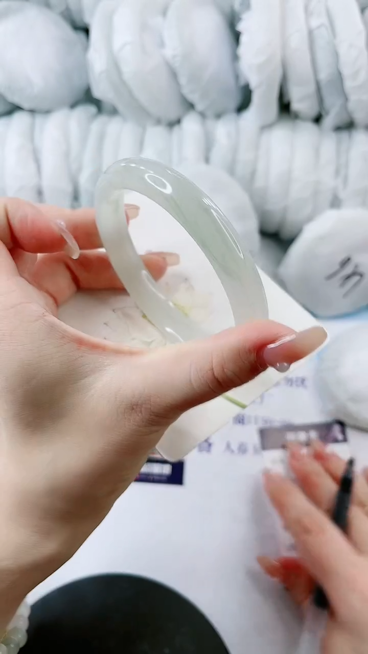 【闪购商品】石英质玉手镯未镶嵌0666082245-62多样性发货