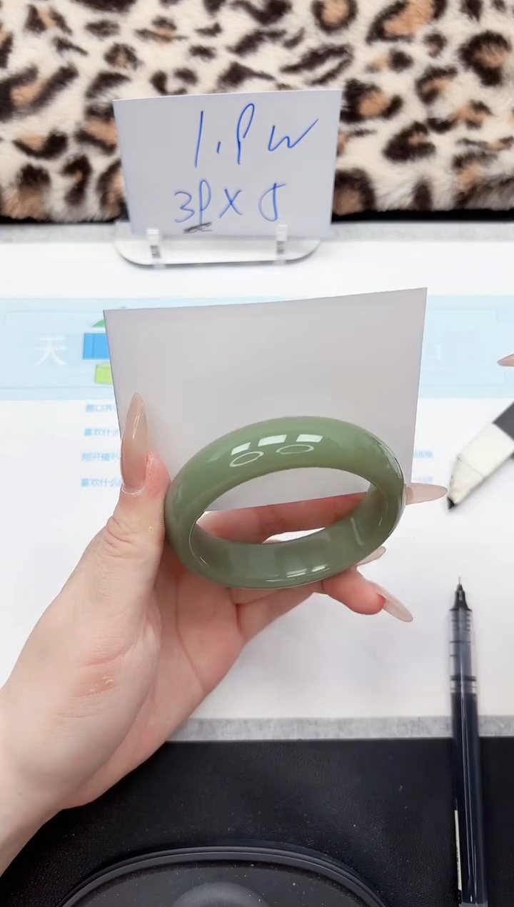 【闪购商品】石英质玉手镯未镶嵌284-56.5