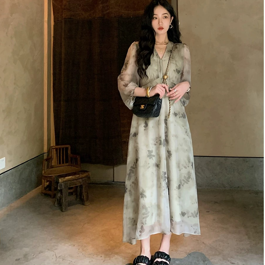 新中式绿色收腰连衣裙小众设计新款度假裙子