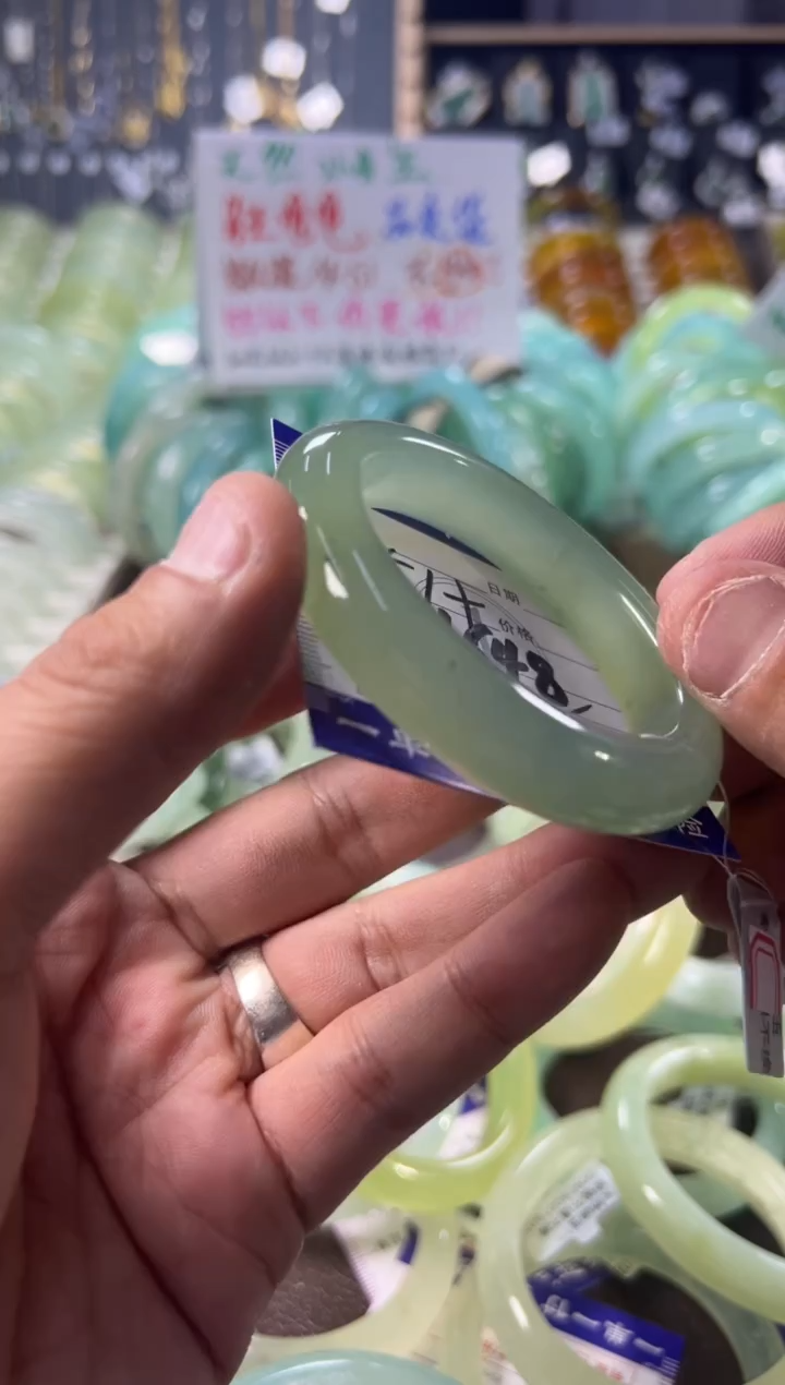 未镶嵌蛇纹石玉手镯1