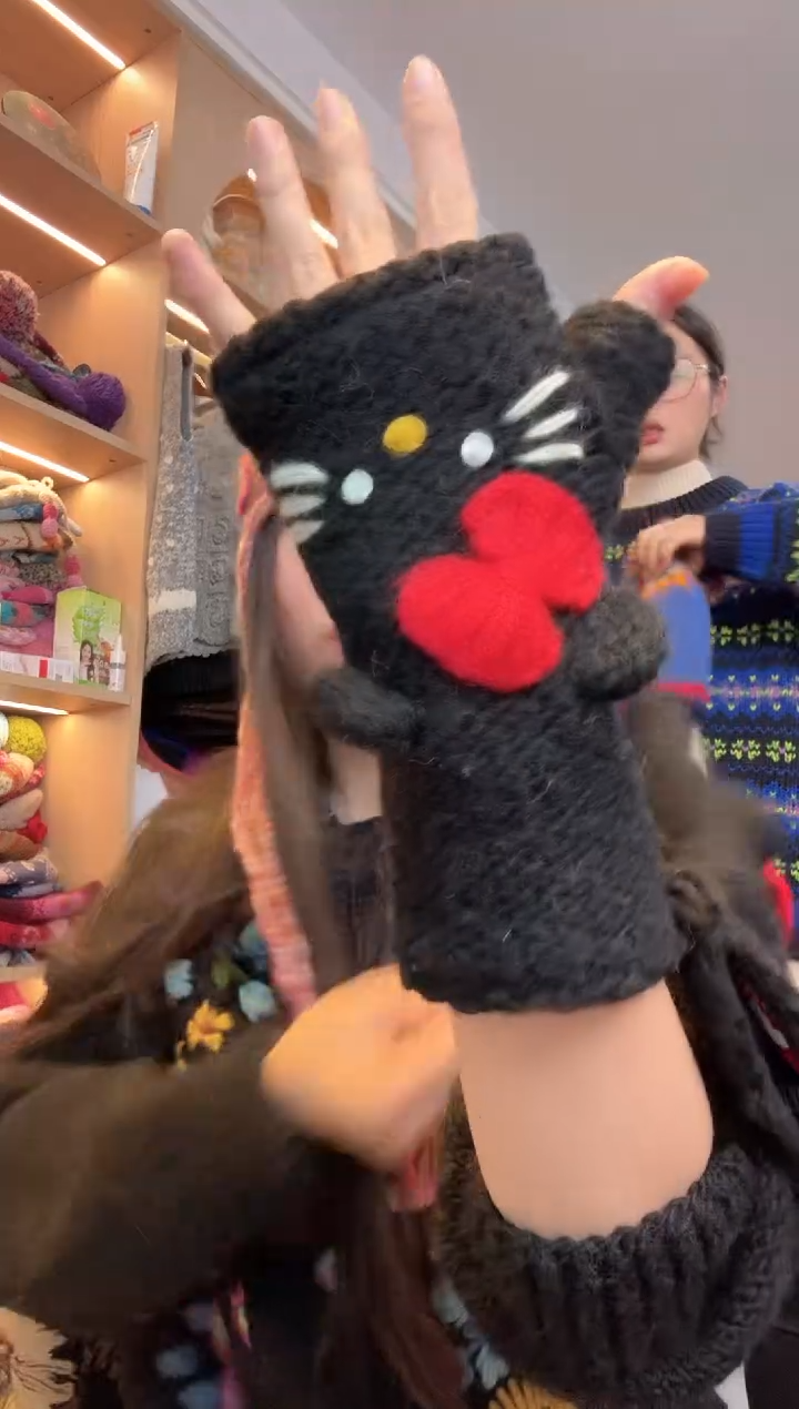 羊毛黑色Kitty手套