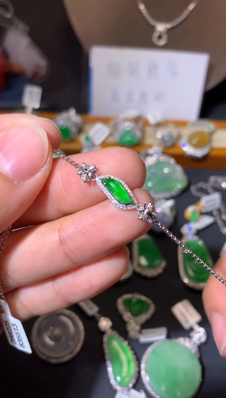 【闪购商品】翡翠吊坠(不含链)18K金镶嵌手链