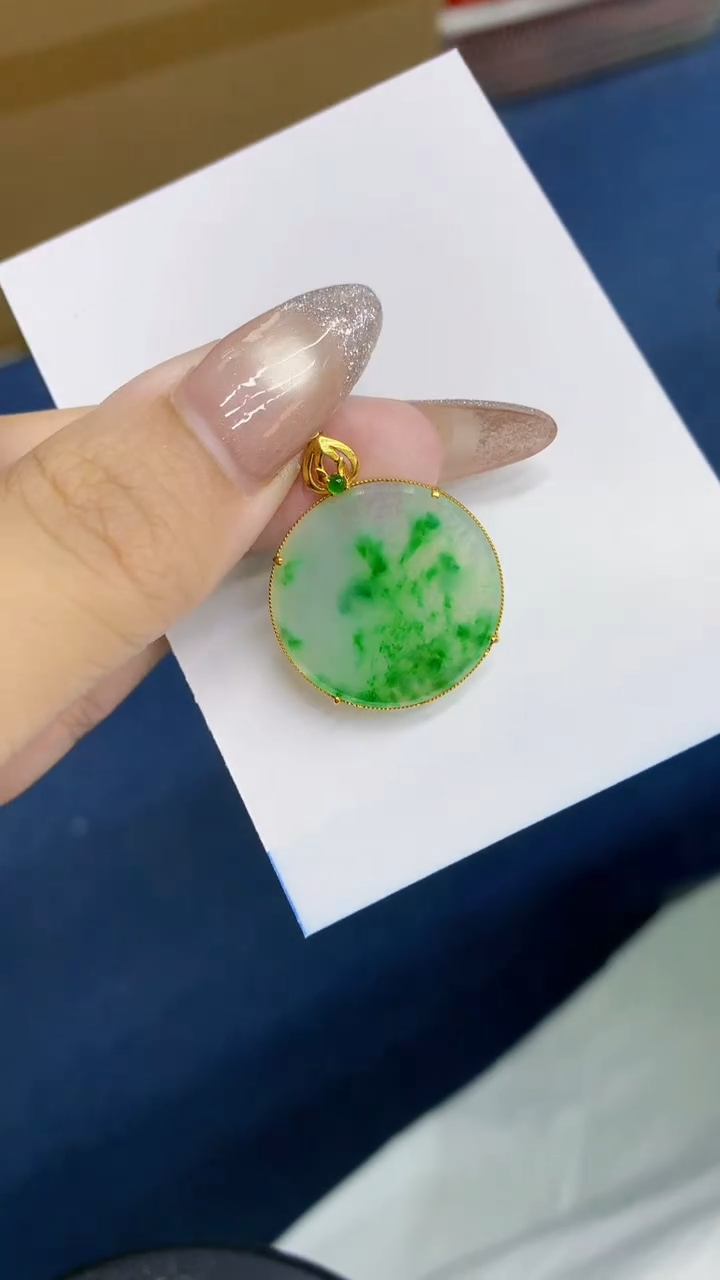 颈饰18K金镶嵌翡翠哦*1