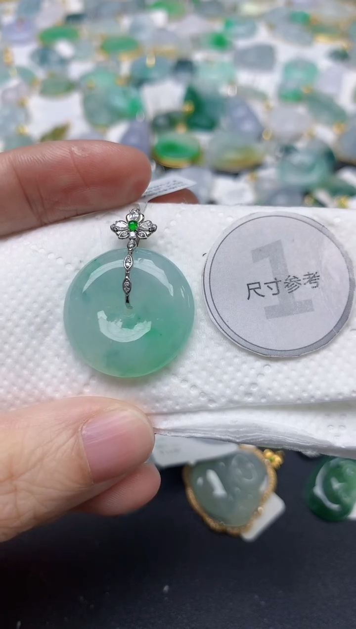 颈饰18K金镶嵌翡翠꧁****꧂天然缅甸A货翡翠