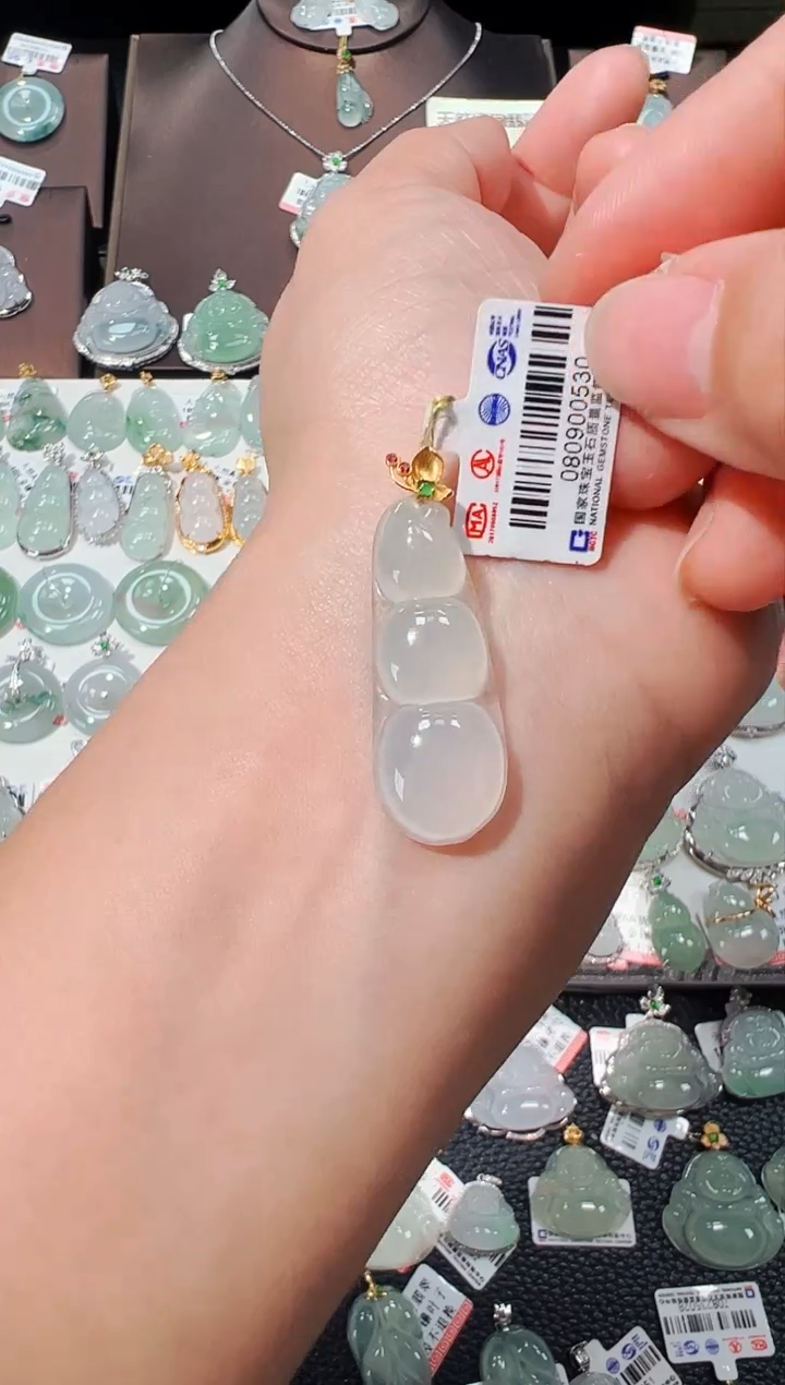 【闪购商品】翡翠吊坠(不含链)18K金镶嵌福豆吊坠530