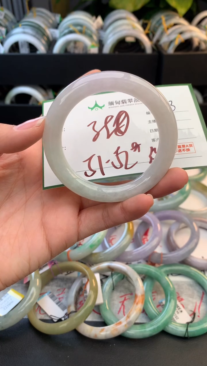 未镶嵌定制翡翠毛货需精细抛光+多人