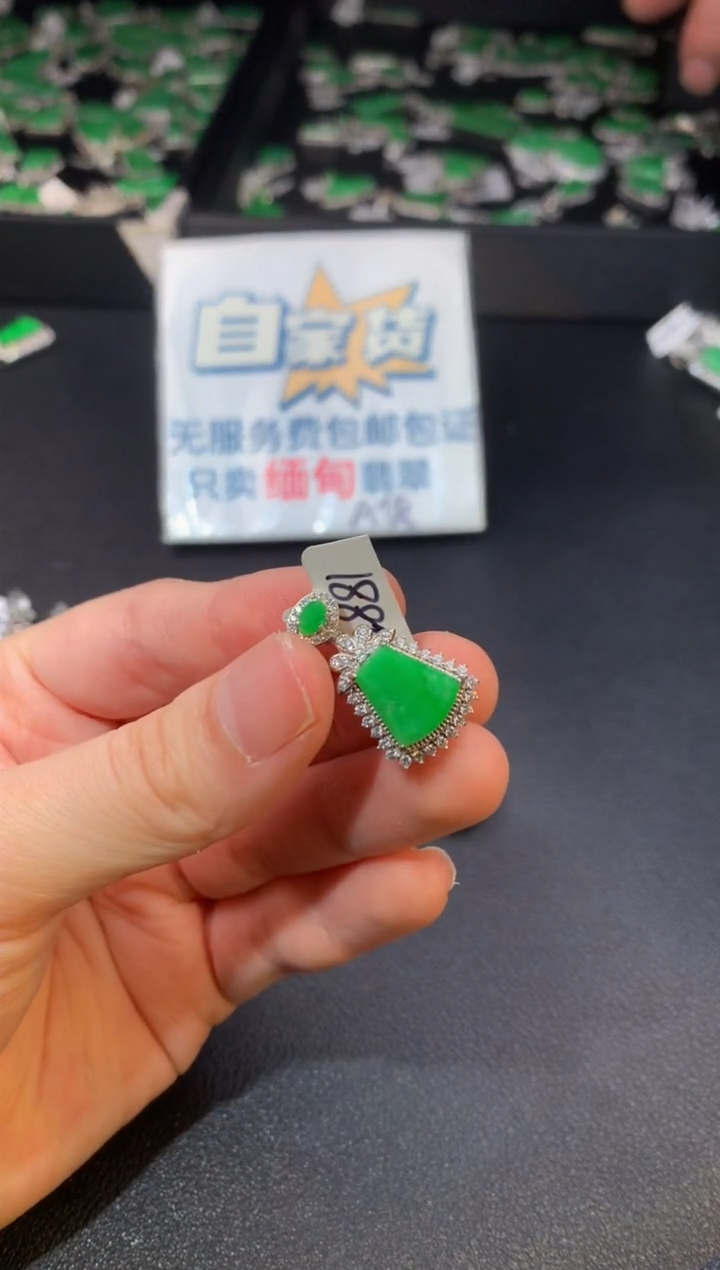 【闪购商品】翡翠颈饰银S925镶嵌翡翠