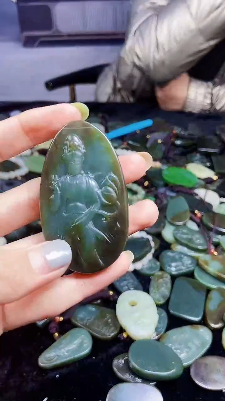 颈饰未镶嵌和田玉1