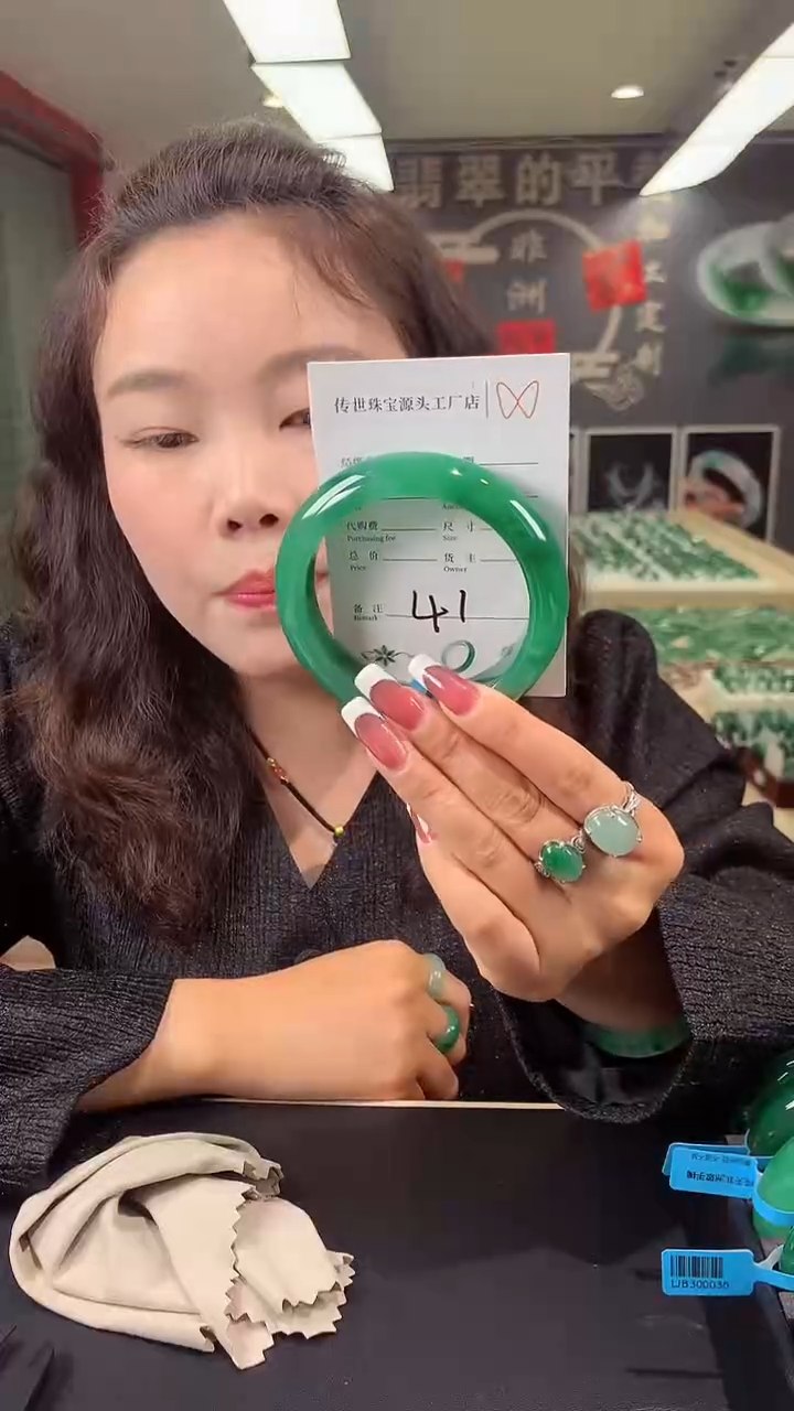 【闪购商品】石英质玉手镯未镶嵌63