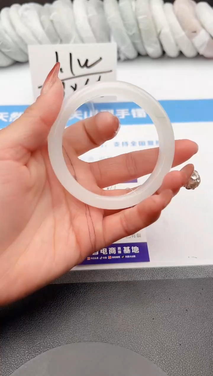 【闪购商品】石英质玉手镯未镶嵌z194-B60.5