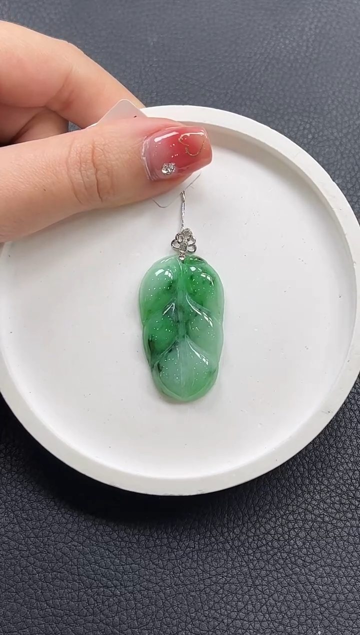 【闪购商品】翡翠颈饰18K金镶嵌叶子