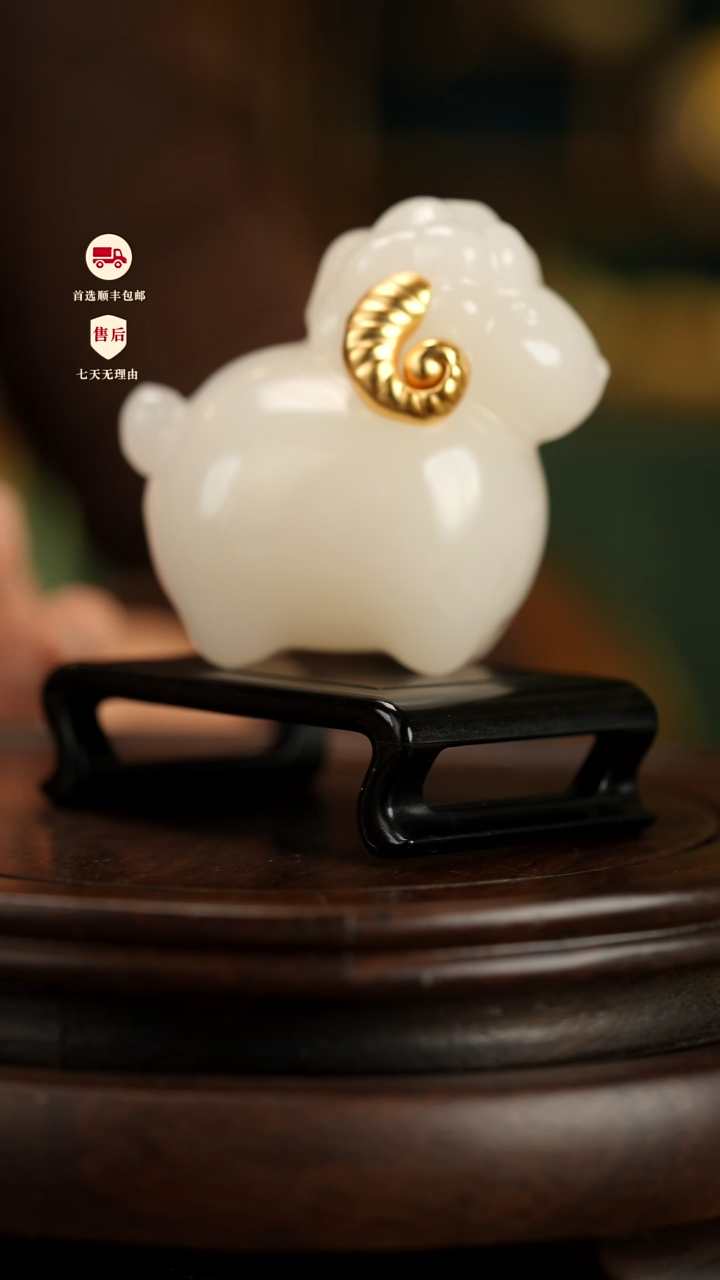 云南石荔枝白雕刻：喜气洋洋摆件